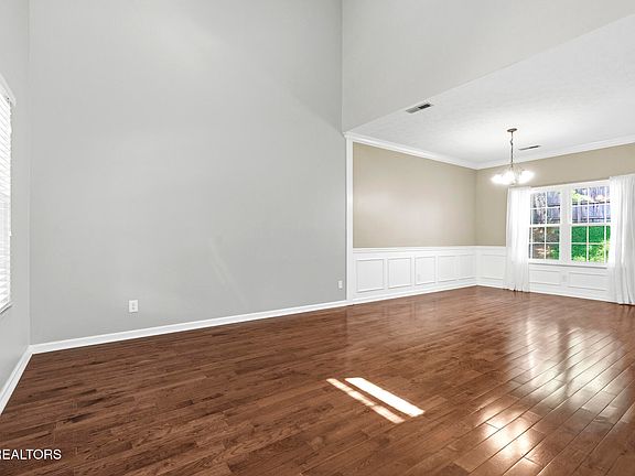 4th image of 1021 Edenbridge Way