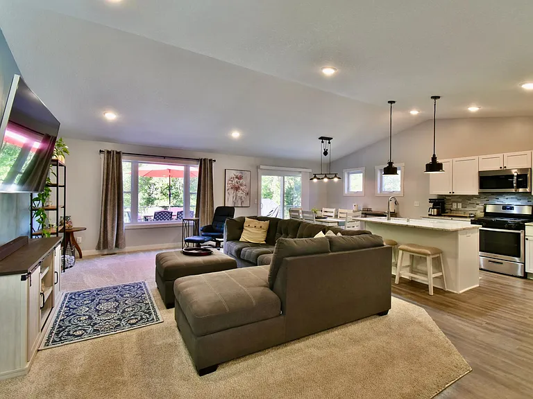 6501 Carrigan Lake Dr — Photo 15