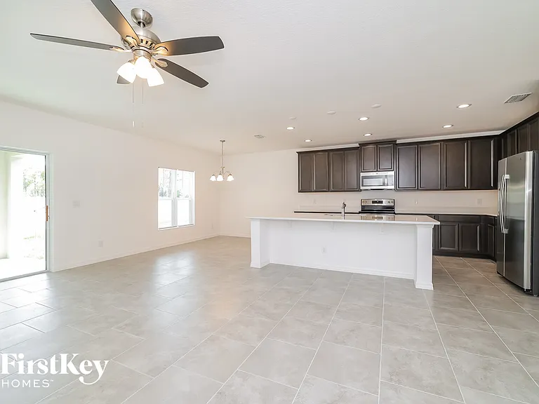 888 Avenal Ln — Photo 5