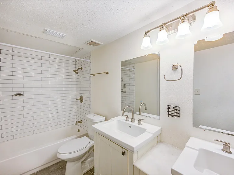 2120 Wilcrest Dr #226 — Photo 22