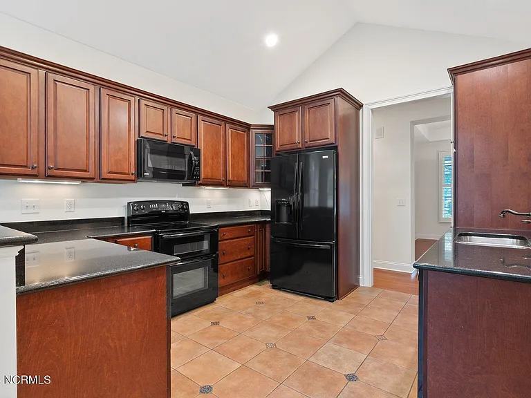 108 Hammerstone Cir — Photo 15