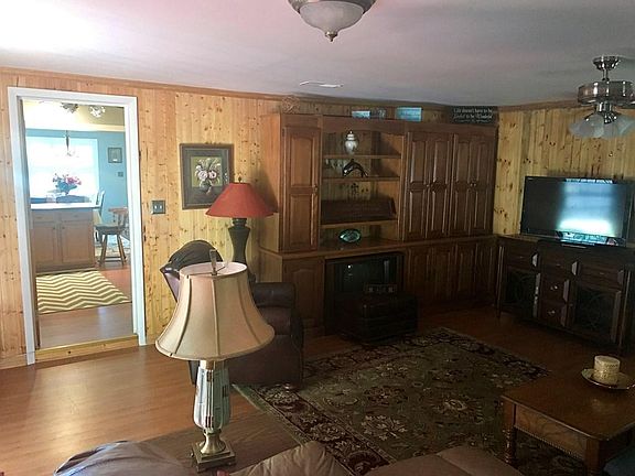4th image of 4372 Saxon Dr