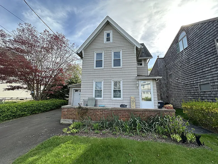 33 Sybil Ave — Photo 3