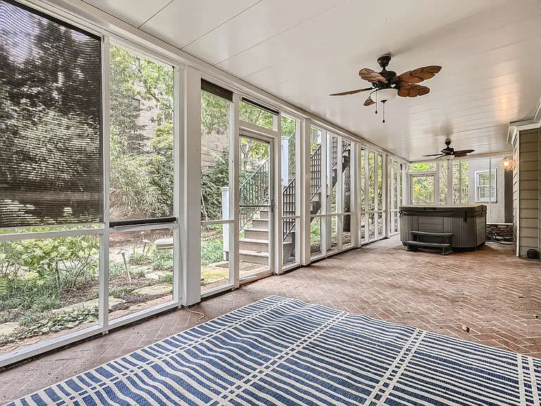 3362 Mathieson Dr NE — Photo 35