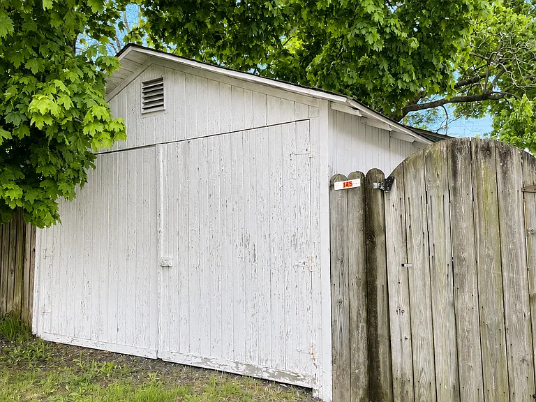 Detached Garage