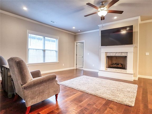 5th image of 1326 Park St