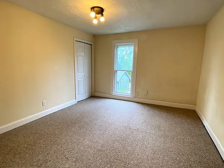 511 N Lincoln St — Photo 15
