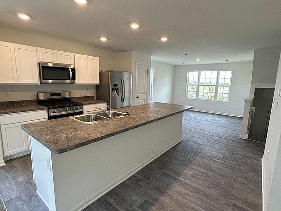 2nd image of 870 Briar Glen Ct