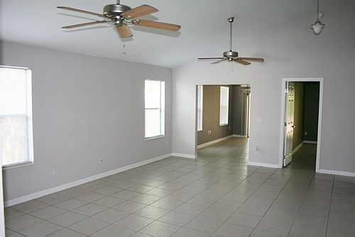 2nd image of 140 Lakeside Cir