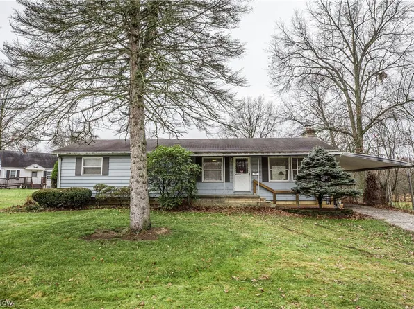 492 Park Dr SE, Brewster, OH 44613