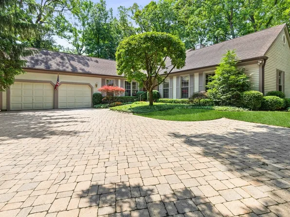 239 Buckminster Ct, Lake Bluff, IL 60044
