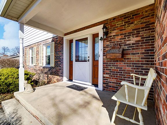 3rd image of 1606 Latham Ave