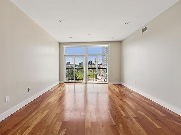 3rd image of 601 N 2nd St APT 303