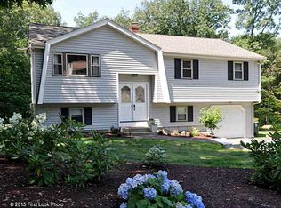 10 High View Dr, Smithfield, RI 02917