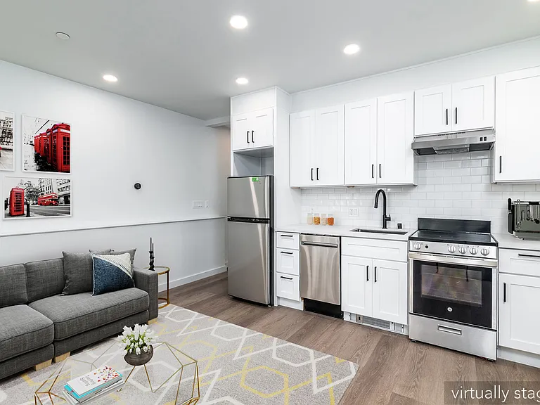 181 Bartlett — Photo 2
