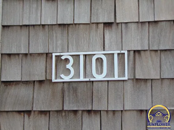 3101 SW Macvicar Ave APT 106A, Topeka, KS 66611