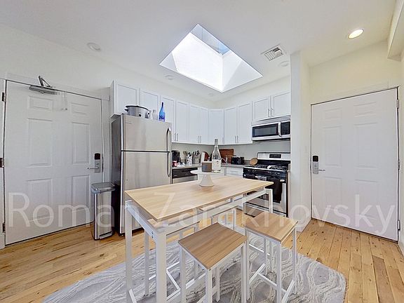 2nd image of 10 Brainerd Rd #45