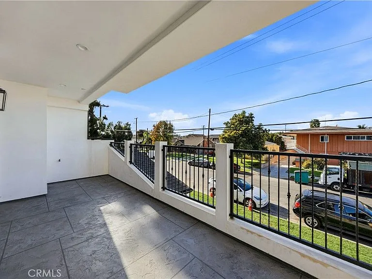 10538 La Reina Ave #4 — Photo 30
