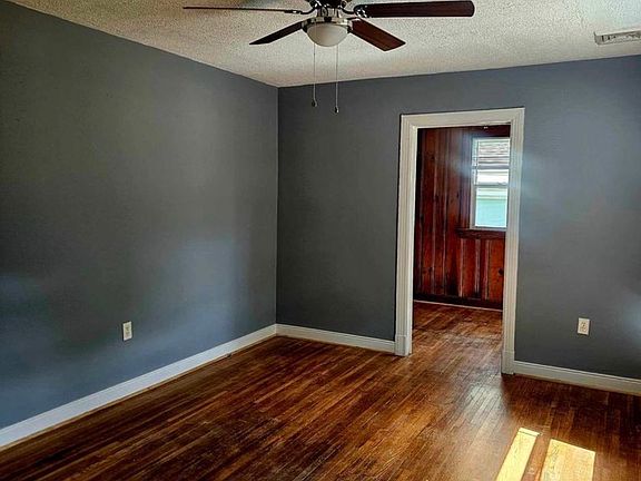 2nd image of 1302 Carlisle Ave