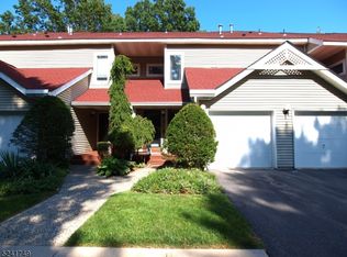 54 Red Oak Ter, Oak Ridge, NJ 07438