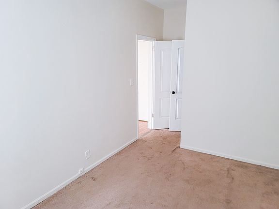 4th image of 4401 N Magnolia Ave #421
