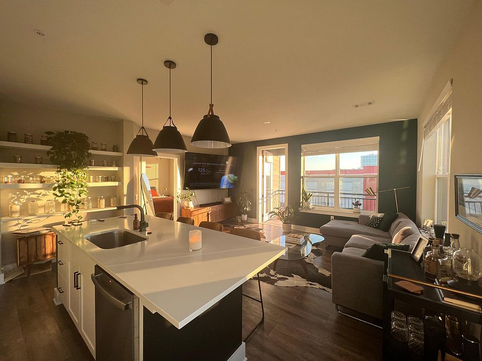 1st image of 801 3rd Ave S #606