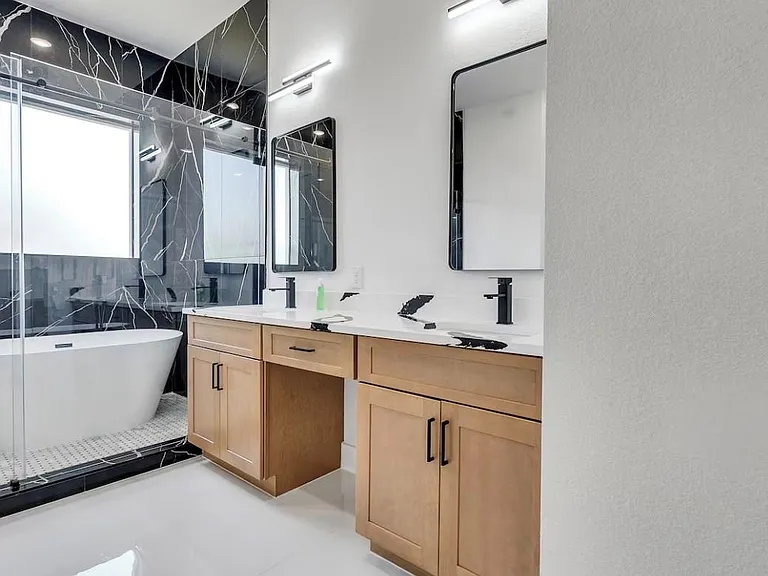 2709 Berry St — Photo 12
