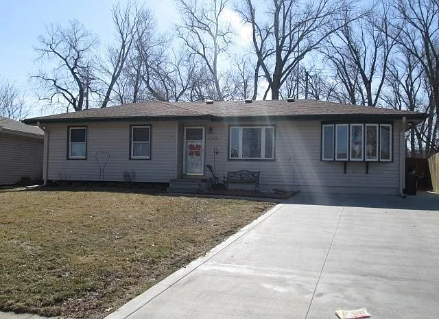 10909 Leavenworth St — Photo 1