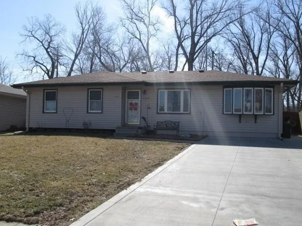 10909 Leavenworth St, Omaha, NE 68154