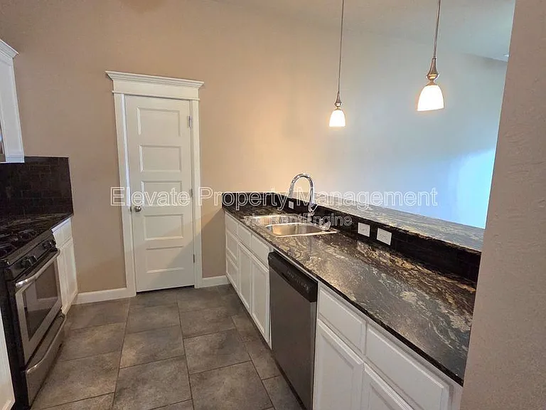 2301 Kintyre Rd — Photo 6