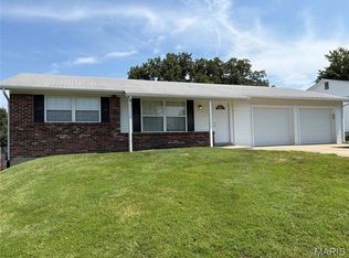 11 Sunnyfield Rd, Saint Peters, MO 63376