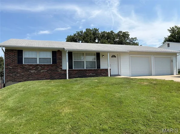 11 Sunnyfield Rd, Saint Peters, MO 63376