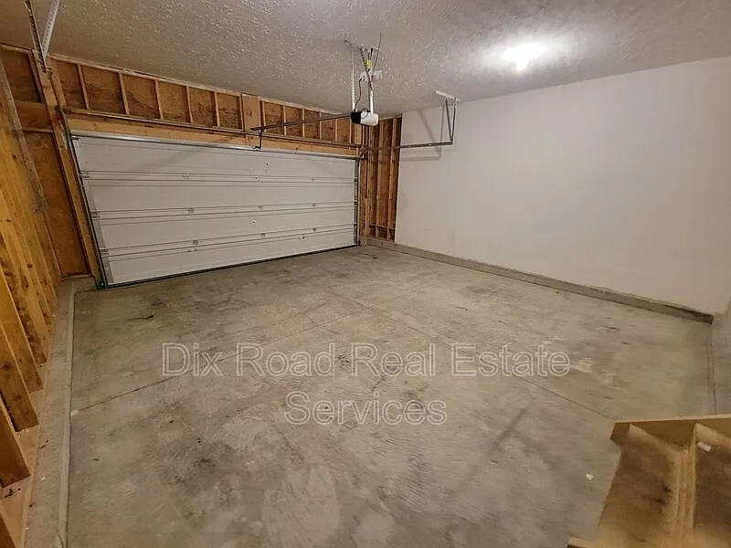 4 bed, 2.5 bath, 1717 sqft, $2,095 — Photo 2