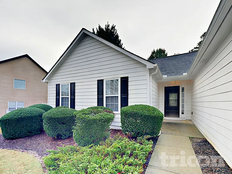 923 Laurel Green Ln — Photo 3