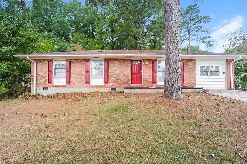 3 bed, 1.5 bath, 1092 sqft, $2,210 — Photo 1