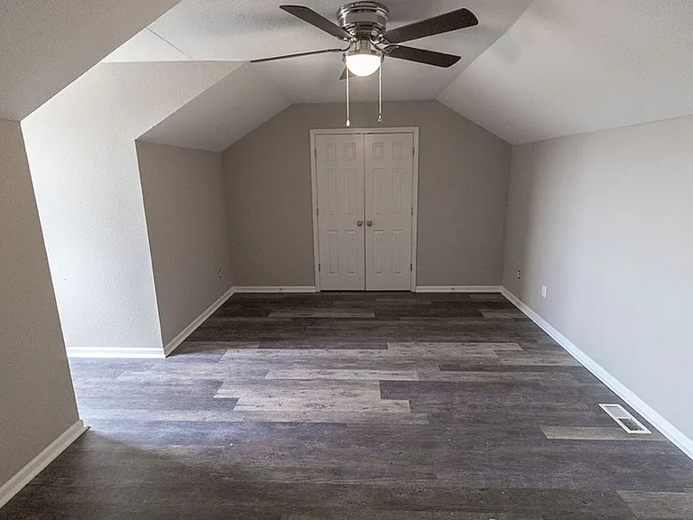 1302 E Brown School Rd — Photo 19