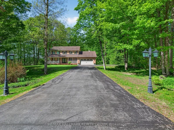 1372 Jules Leger Dr, Ottawa, ON K4C 1E2