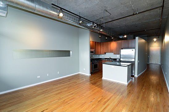4th image of 900 N Kingsbury St APT 804