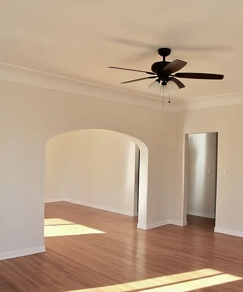 1239 S Hudson Ave — Photo 4