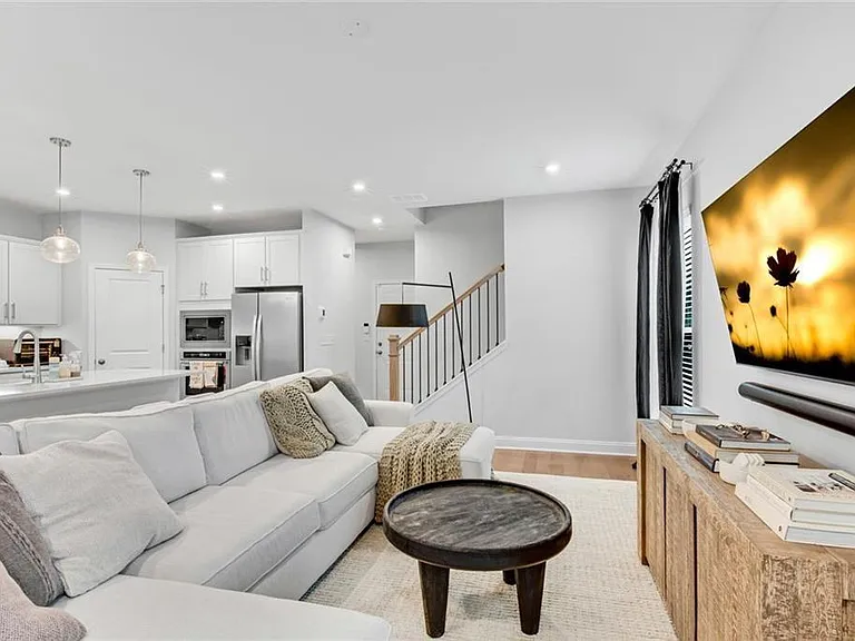 400 Renwood Trl — Photo 10