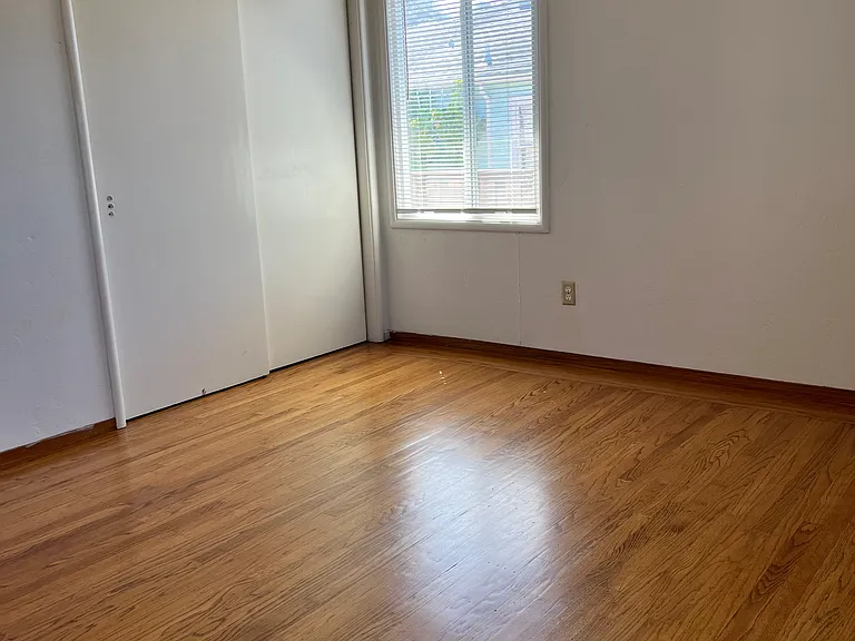 1704 Wesley Ave — Photo 8