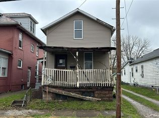 539 E 1st St, Uhrichsville, OH
