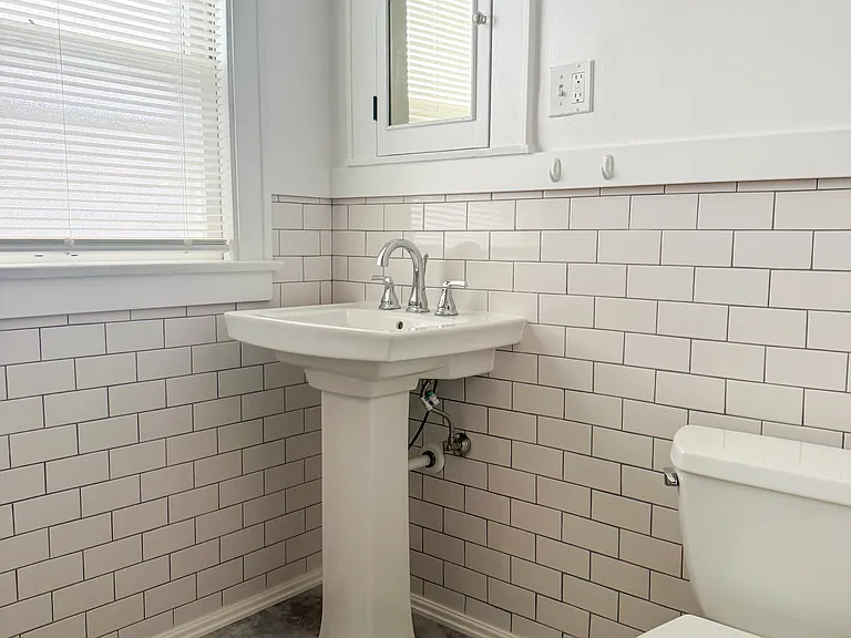 4 McClure Dr — Photo 12