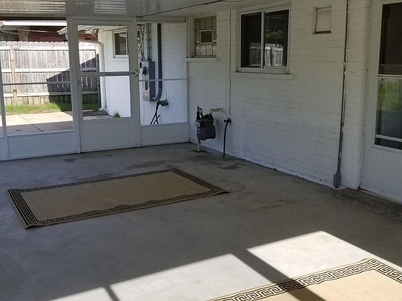 Screened in patio area