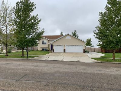 3212 11th St SE, Minot, ND, 58701