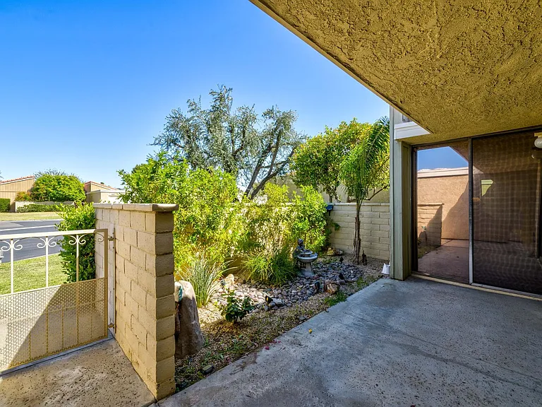 72385 Beverly Way — Photo 6