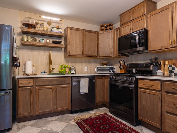 3rd image of 1419 Remount Rd #B