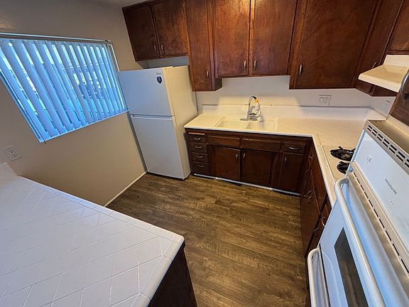 4th image of 2950 Clairemont Dr APT 15