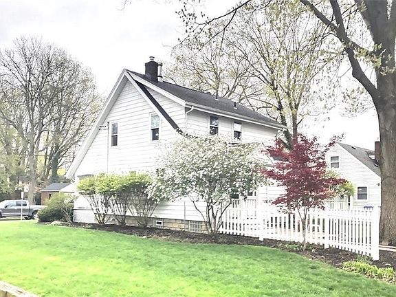 2nd image of 2058 18th St