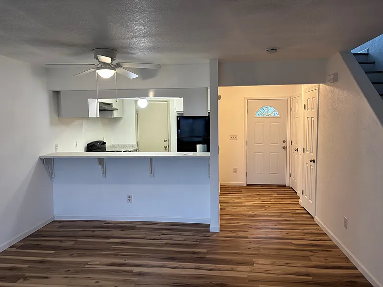 526 Kenbrook Ct — Photo 6